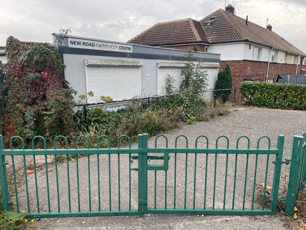 Lot: 131 - FORMER COMMUNITY CENTRE WITH POTENTIAL - Entrance gates and parking area to the front of the building